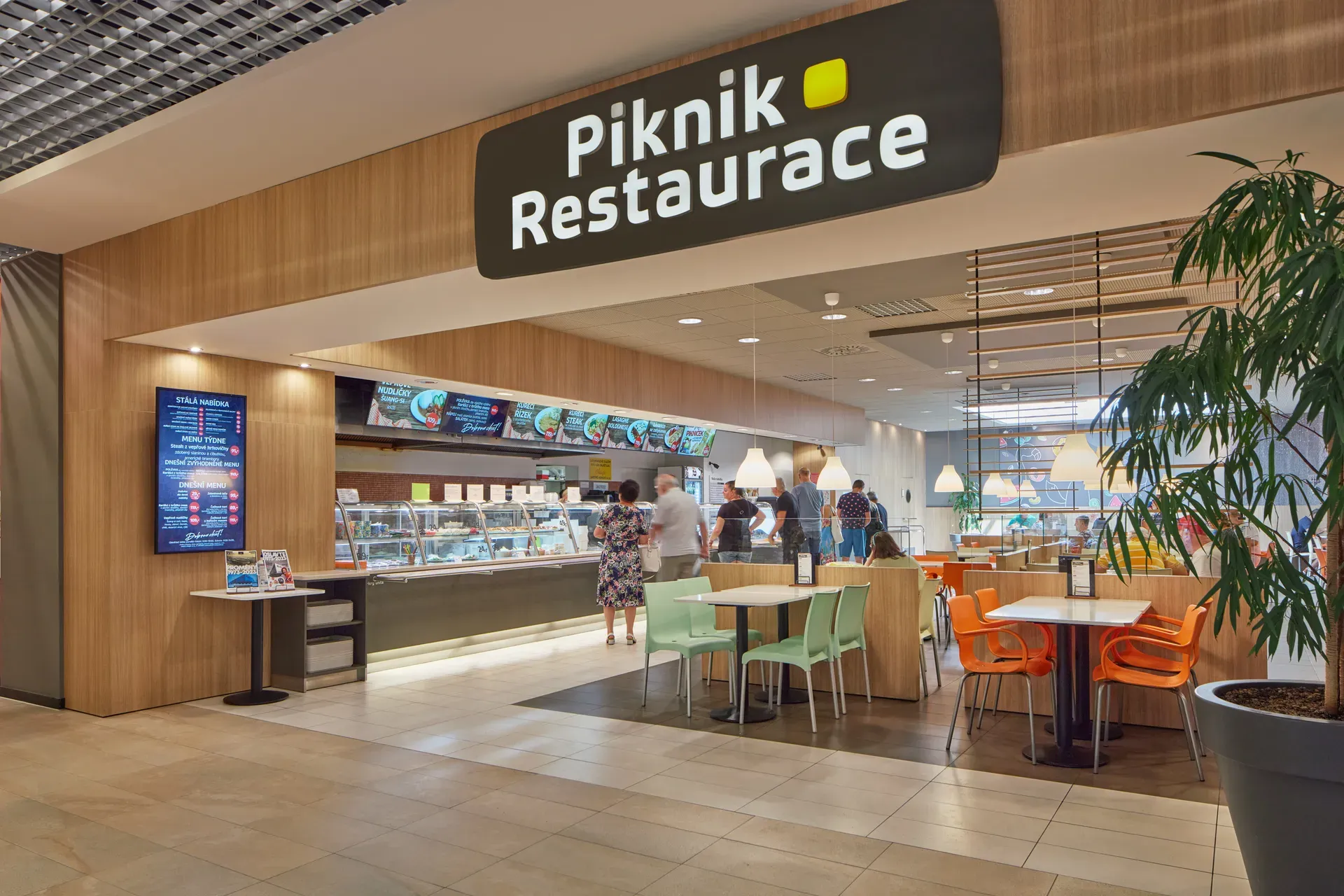 Restaurace Piknik v obchodním centru OC Elan