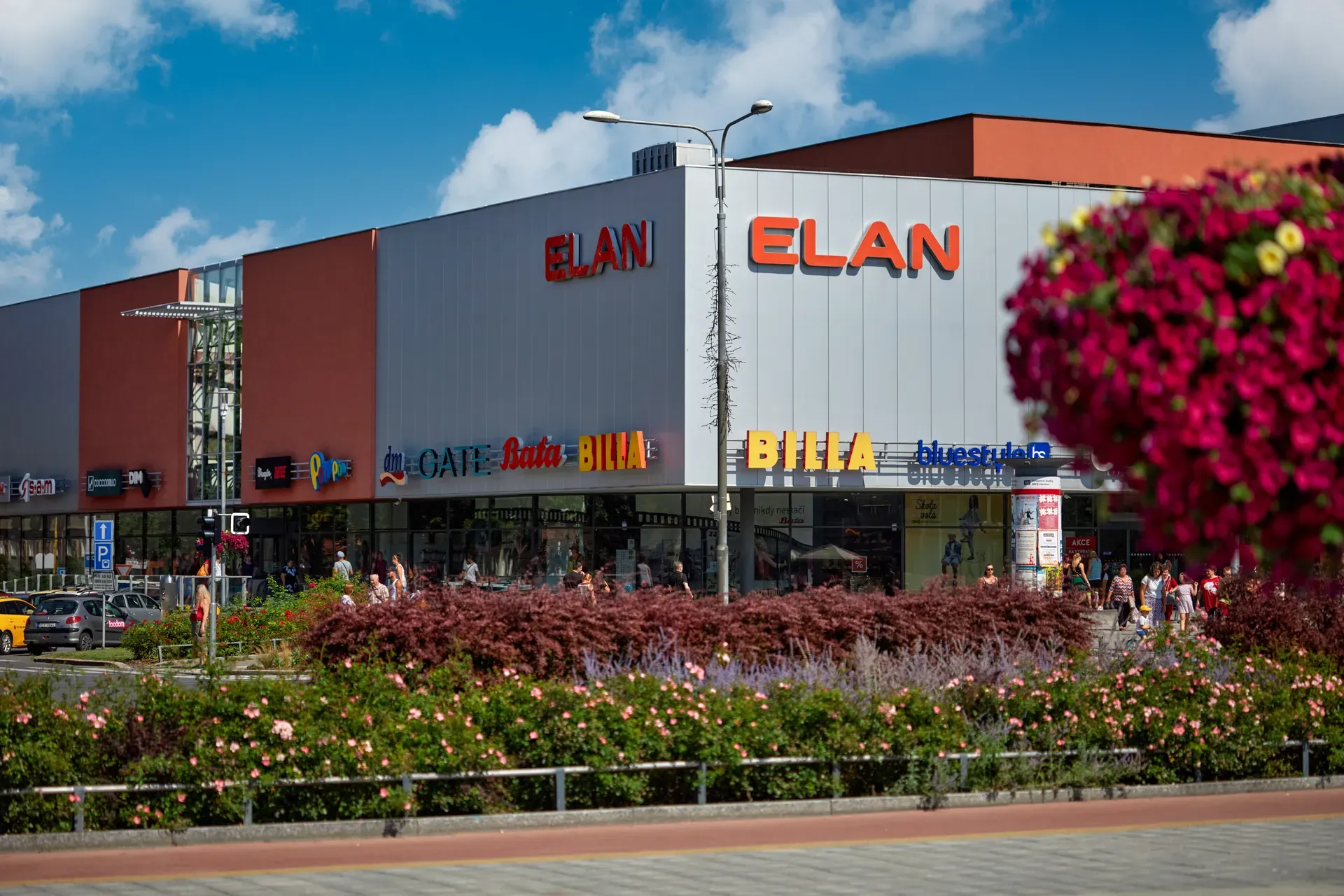 Roh budovy obchodního centra OC Elan v Havířově